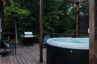 The Outpost-2 bed bungalow w/Hot Tub - 6
