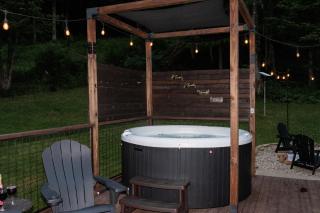 The Outpost-2 bed bungalow w/Hot Tub - 4