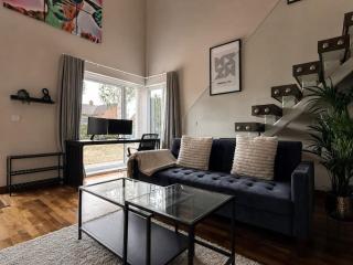 Luxury 2 bedroom Duplex Apartment Near Cambridge Station with free parking, flexible beds & workstation - 2
