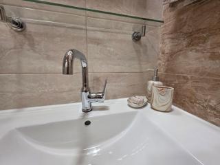 2BDR Apartment with FREE Secured Parking Space - 4