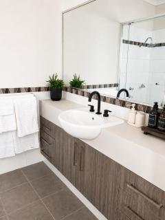 Yarri House - Walk to shops, beach and estuary! - 7