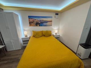 Yellow studio - 6