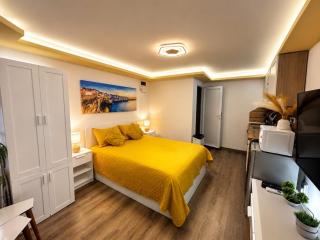 Yellow studio - 7
