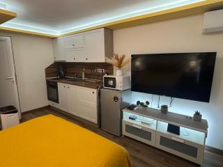 Yellow studio - 4