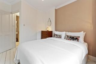 Bright 2 Bedroom Apartment with Garden in Clapham - 6