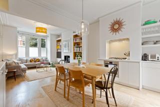 Bright 2 Bedroom Apartment with Garden in Clapham - 2