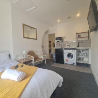 Bespoke Home Banbury - Cosy Studio 2 - 4