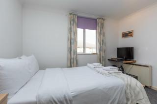 Homely 1 Bedroom Apartment in Beckton With Parking - 8