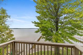 Upper Level Lakeview suite - 7