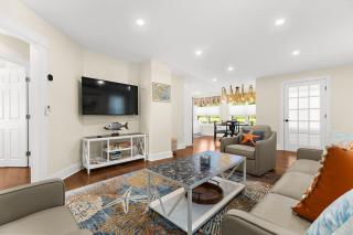 Whalers Rest, Historic Flat Near Harbor, Beach and Mystic - 0