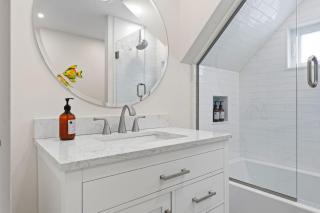 Whalers Rest, Historic Flat Near Harbor, Beach and Mystic - 1