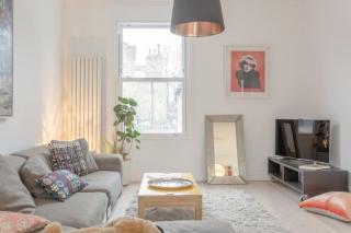 Stylish 2 Bedroom Apartment in London - 1