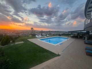 Luxury Villa Rafaela Οικογενειακή βίλα με ιδιωτική πισίνα, BBQ κ παιχνίδια Ιδανική για οικογένειες με παιδια - 0