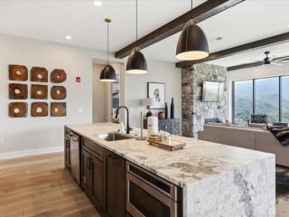 Highlands of the Smokies 503 PH3br - 4