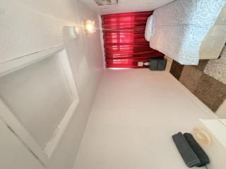 3-Bed House in Bletchley Long Stay Friendly - Holiday Home - 1