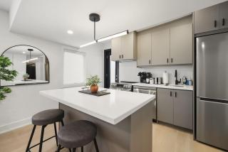 Elegant 2BR Retreat Sleek Design & Comfort - 8