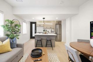 Elegant 2BR Retreat Sleek Design & Comfort - 6
