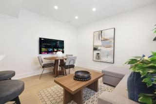 Elegant 2BR Retreat Sleek Design & Comfort - 3