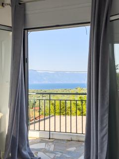 Modern Sea View Apartment - Arkitsa Rentals - 9