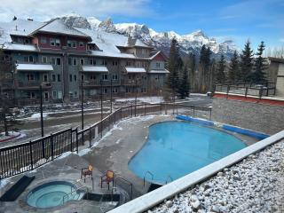 Canmore 2 bdrm condo heated pool - 0
