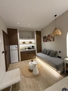 Erasmia Beachside Suites - 9