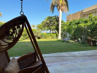 Spacious Family Villa with Garden, Rooftop & Sea Views - 8