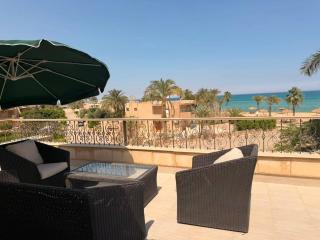 Spacious Family Villa with Garden, Rooftop & Sea Views - 5