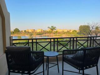 Peaceful 2BR Lagoon View Getaway in Einbay - 9
