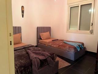 Peaceful 2BR Lagoon View Getaway in Einbay - 5
