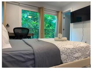 1 full bed with En-Suite bath surrounded by greenery - 8