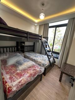 شالية Chalet فندقي للإيجار في منتجع سكاي ستي 4 الجلالة السخنة ارضي بحديقة مطل على بحيرة صناعية عذبة كبيرة اعلى منطقة في جبال الجلالة - 3