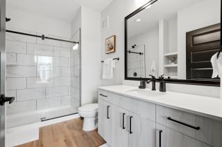 Modern Emerald Oasis Stylish Decatur Getaway - 4