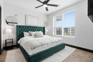 Modern Emerald Oasis Stylish Decatur Getaway - 5