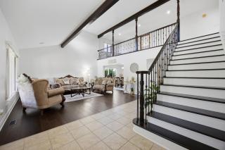 Sleeps 17 Free Parking Spacious 5BR Chicago - 1