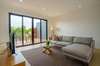 Modern 3-Level Townhouse with Stunning Bay Views - 8