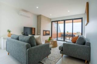 Modern 3-Level Townhouse with Stunning Bay Views - 4