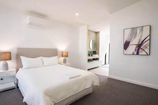 Bayview Coastal Retreat – Modern 3BR Home - 4