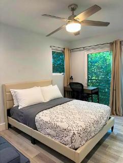1 full bed with En-Suite bath surrounded by greenery - 4