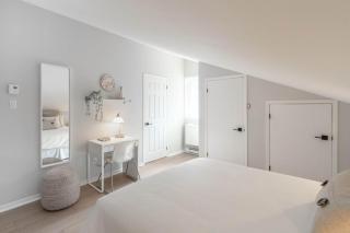 Bright & Modern Lac Tremblant Condo with Views - 4
