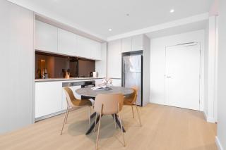 14D Elegant Skyline Abnb 2BR Apartment With Parking And Pool, 8 Min To Monash - 5