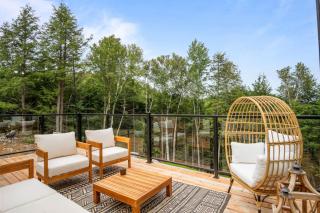 Ultra Luxurious Modern Chalet Private Jacuzzi - 3