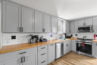 Riverview Bliss in Beautiful Home - 9