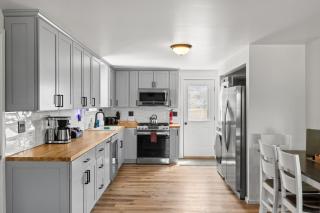 Riverview Bliss in Beautiful Home - 8