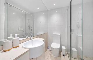 Broadbeach Oceanview 17th floor apartment - 2