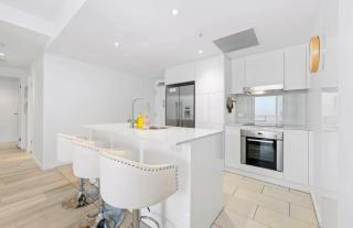 Broadbeach Oceanview 17th floor apartment - 0