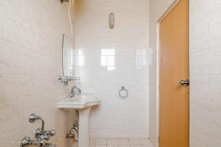 Edelweiss Apartments Near Beach and Airport - 4