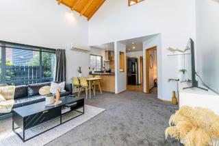 Little Black Ski Chalet | Central, WiFi, Families! - 5