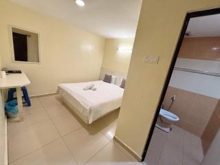 Happiness Hotel - 5