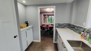 Modern 1400sqft 2BR Suite - AC - 8