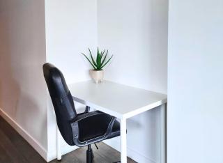 Comfy 1 Bedroom Apartment with WiFi and Parking - 4